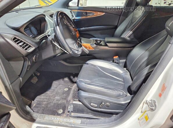 2LMTJ8LP1GBL71176 2016 LINCOLN MKX White Front interior view