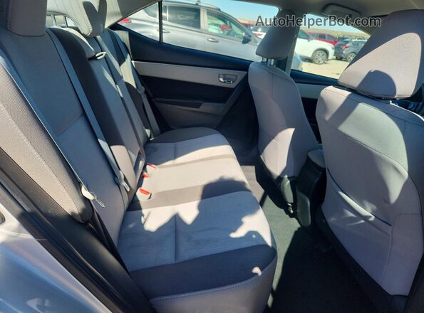 2T1BURHE0HC803894 2017 TOYOTA COROLLA Silver Widok tylnych siedzeń