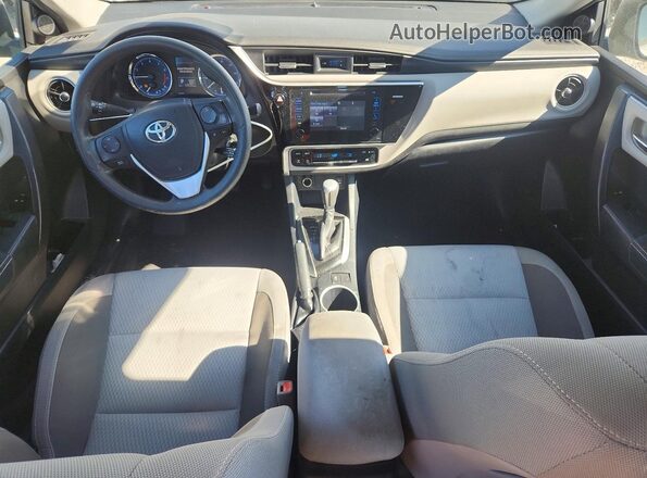 2T1BURHE0HC803894 2017 TOYOTA COROLLA Silver Widok deski rozdzielczej