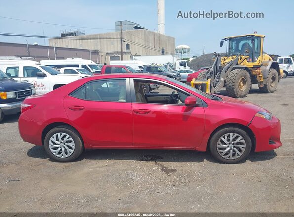 2T1BURHE0HC812062 2017 TOYOTA COROLLA Red Widok wnętrza z tyłu
