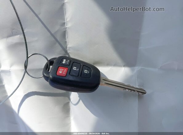 2T1BURHE0HC812062 2017 TOYOTA COROLLA Red Widok deski rozdzielczej