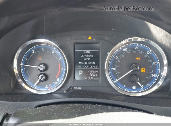 2T1BURHE0HC812062 2017 TOYOTA COROLLA Red Widok tylnych siedzeń