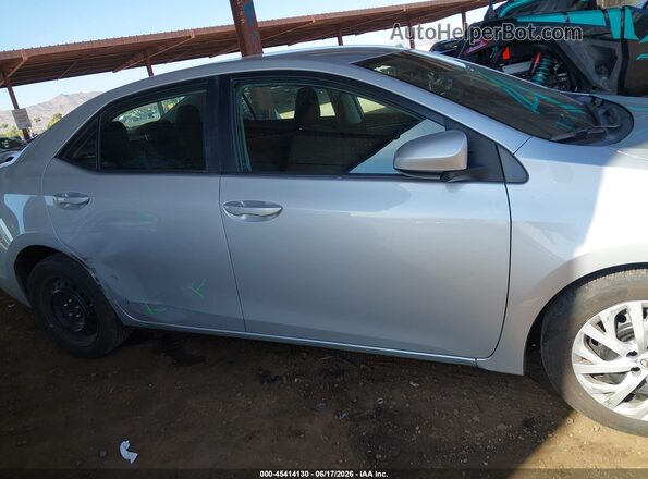 2T1BURHE0JC051006 2018 TOYOTA COROLLA Silver Widok wnętrza 360 stopni