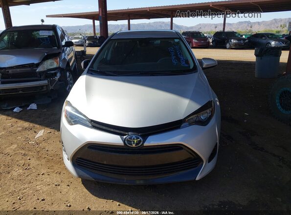 2T1BURHE0JC051006 2018 TOYOTA COROLLA Silver Widok wnętrza z tyłu