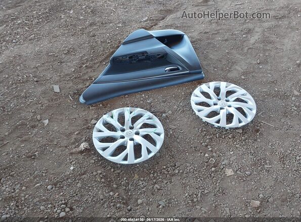2T1BURHE0JC051006 2018 TOYOTA COROLLA Silver Widok zestawu wskaźników