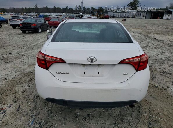 2T1BURHE0JC064984 2018 TOYOTA COROLLA Белый Вид сзади