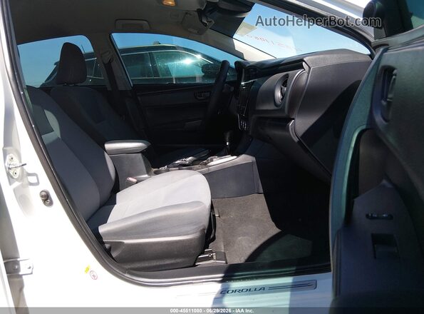 2T1BURHE1JC044565 2018 TOYOTA COROLLA Белый Вид салона спереди