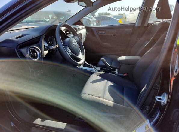 2T1BURHE2JC004687 2018 TOYOTA COROLLA Black Front interior view