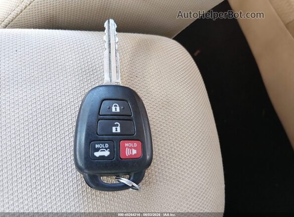 2T1BURHE2JC010439 2018 TOYOTA COROLLA White Widok deski rozdzielczej