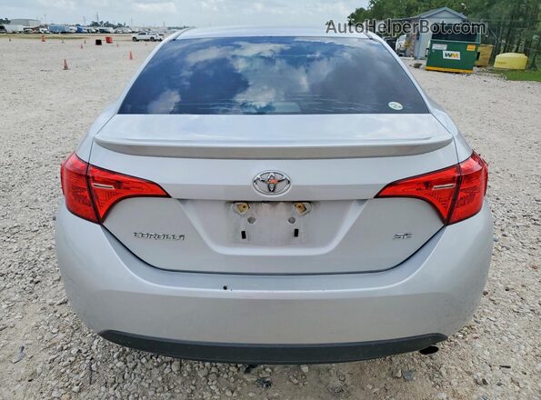 2T1BURHE2JC017763 2018 TOYOTA COROLLA Silver Widok z tyłu