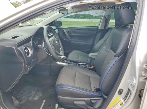 2T1BURHE2JC017763 2018 TOYOTA COROLLA Silver Widok wnętrza z przodu