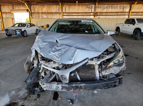 2T1BURHE2JC042159 2018 TOYOTA COROLLA Серебряный Вид спереди