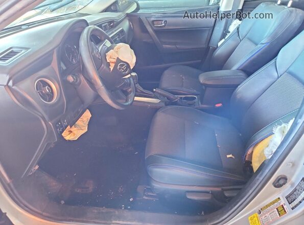 2T1BURHE2JC042159 2018 TOYOTA COROLLA Серебряный Вид салона спереди