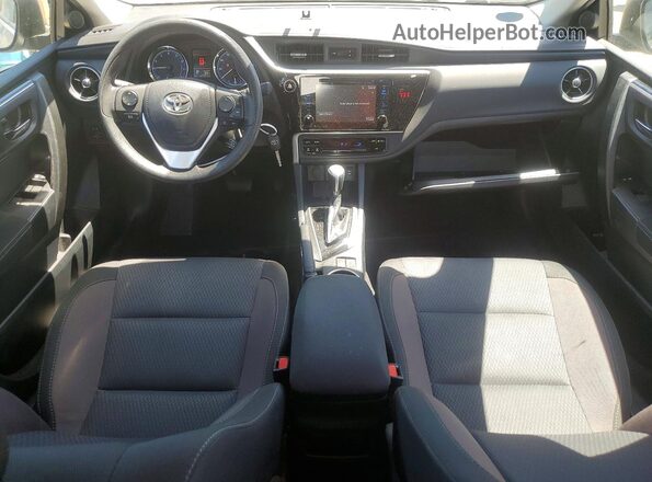 2T1BURHE2JC977066 2018 TOYOTA COROLLA Серебряный Вид панели приборов