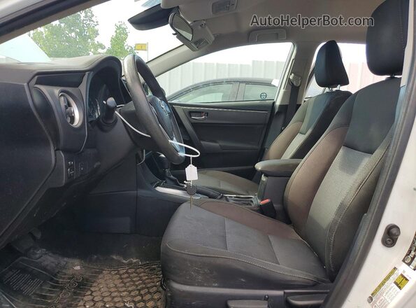 2T1BURHE3HC812458 2017 TOYOTA COROLLA White Front interior view