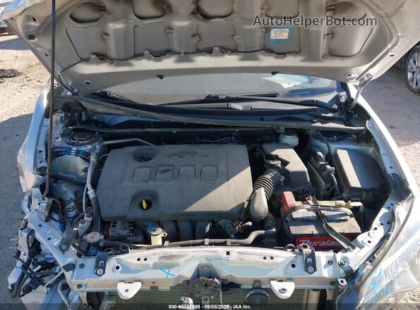 2T1BURHE3JC092956 2018 TOYOTA COROLLA Silver Widok z tyłu