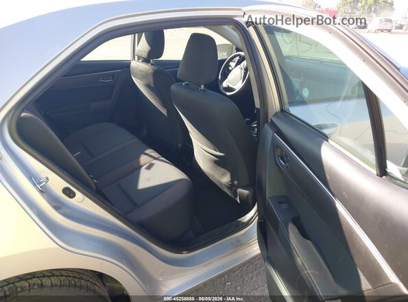 2T1BURHE3JC092956 2018 TOYOTA COROLLA Silver Widok naklejki z numerem VIN