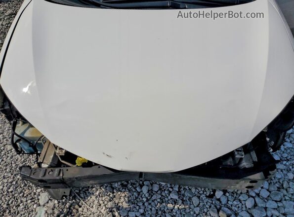 2T1BURHE3JC983376 2018 TOYOTA COROLLA White Widok wnętrza z tyłu