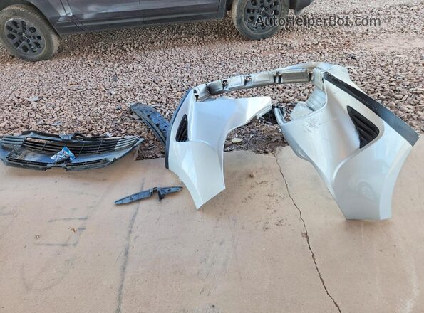 2T1BURHE3KC229993 2019 TOYOTA COROLLA Silver ძრავის განყოფილების ხედი