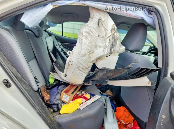 2T1BURHE4GC667199 2016 TOYOTA COROLLA White Rear seats view