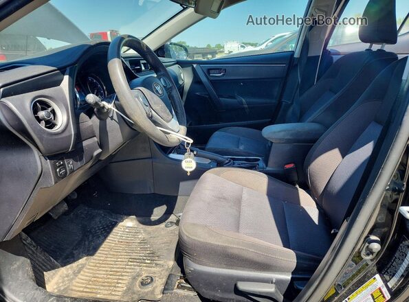 2T1BURHE4HC767160 2017 TOYOTA COROLLA Черный Вид салона спереди