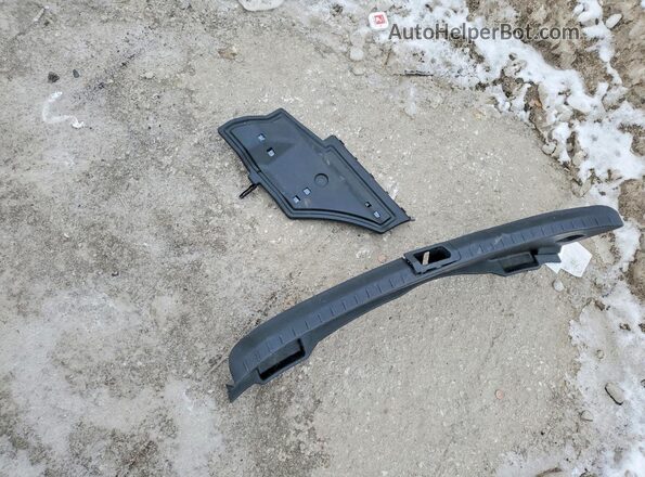2T1BURHE4HC842469 2017 TOYOTA COROLLA Silver Вид підкапотного простору