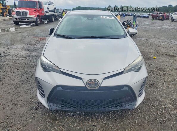 2T1BURHE4JC989056 2018 TOYOTA COROLLA Gray Widok z przodu