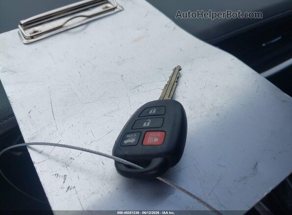 2T1BURHE5HC747547 2017 TOYOTA COROLLA Red Вид панелі приладів