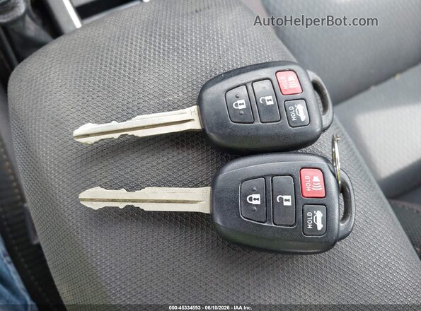 2T1BURHE5HC845512 2017 TOYOTA COROLLA Красный Вид панели приборов