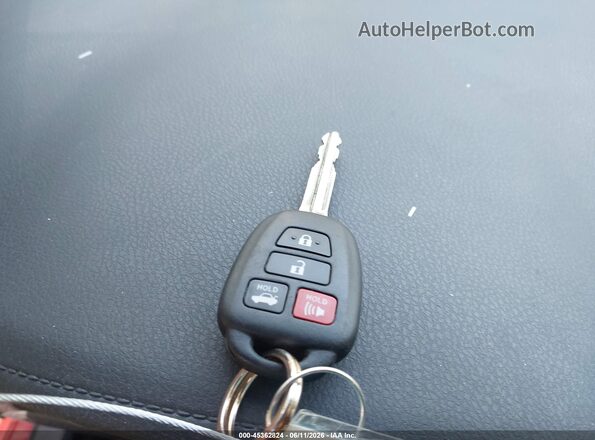 2T1BURHE6HC762350 2017 TOYOTA COROLLA Красный Вид панели приборов