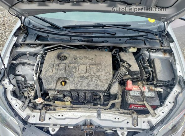 2T1BURHE6JC060986 2018 TOYOTA COROLLA Silver Rear interior view