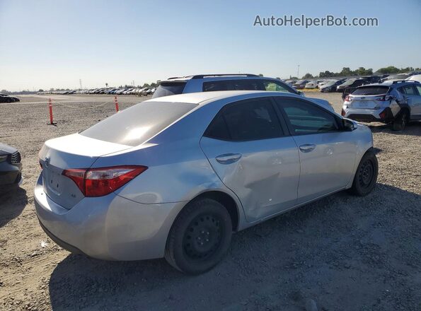2T1BURHE8HC840546 2017 TOYOTA COROLLA Серебряный Задняя правая четверть