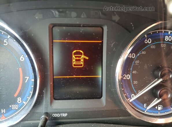 2T1BURHE8JC098767 2018 TOYOTA COROLLA Silver 
