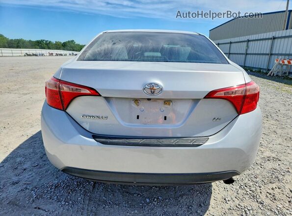 2T1BURHE8JC099661 2018 TOYOTA COROLLA Silver Rear view