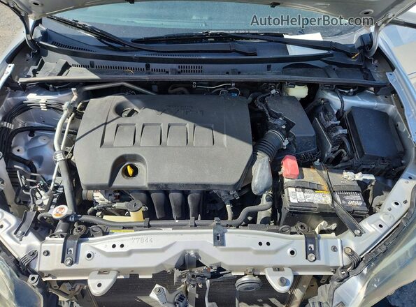 2T1BURHE8JC099661 2018 TOYOTA COROLLA Silver Rear interior view
