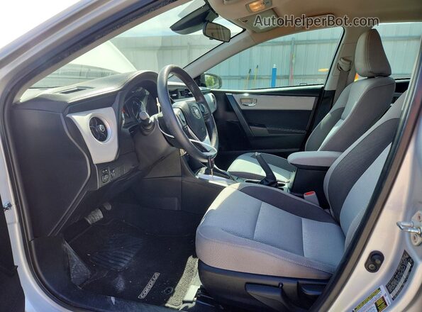 2T1BURHE8JC099661 2018 TOYOTA COROLLA Silver Front interior view