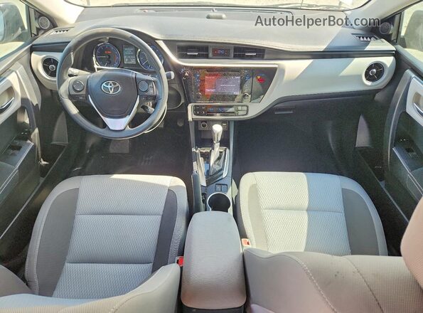 2T1BURHE8JC099661 2018 TOYOTA COROLLA Silver Dashboard view