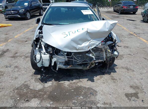 2T1BURHE8KC191788 2019 TOYOTA COROLLA Silver Widok z przodu
