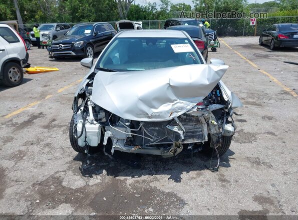 2T1BURHE8KC191788 2019 TOYOTA COROLLA Silver Widok wnętrza z tyłu