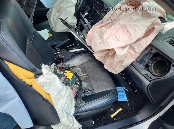 2T1BURHE8KC209884 2019 TOYOTA COROLLA Silver Front interior view