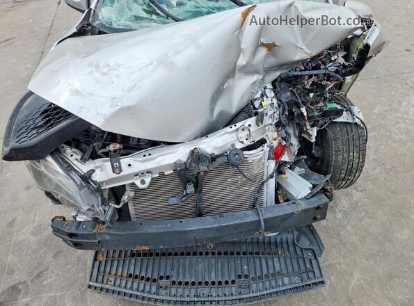 2T1BURHE8KC209884 2019 TOYOTA COROLLA Silver Rear interior view