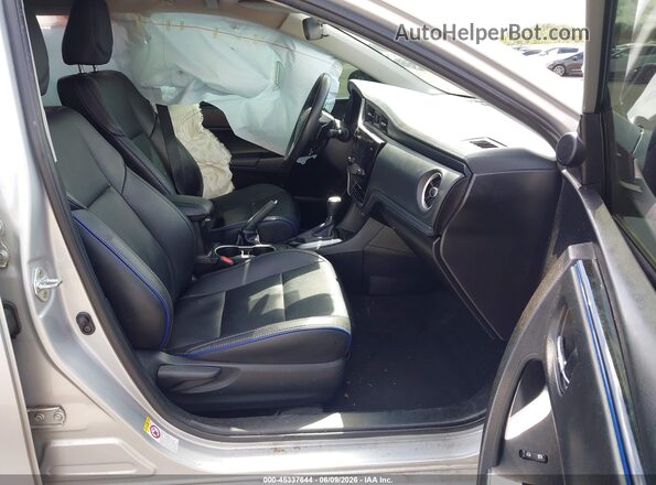 2T1BURHE9HC798632 2017 TOYOTA COROLLA Серебряный Вид салона спереди