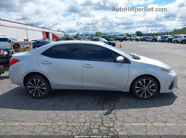 2T1BURHE9HC798632 2017 TOYOTA COROLLA Серебряный Вид задней части салона