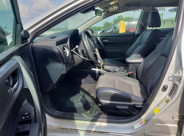 2T1BURHE9JC033216 2018 TOYOTA COROLLA Silver Dashboard view