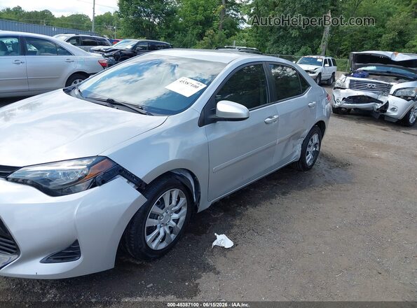2T1BURHE9JC051151 2018 TOYOTA COROLLA Silver Вид спереду