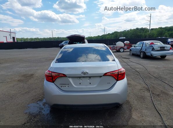2T1BURHE9JC051151 2018 TOYOTA COROLLA Silver 