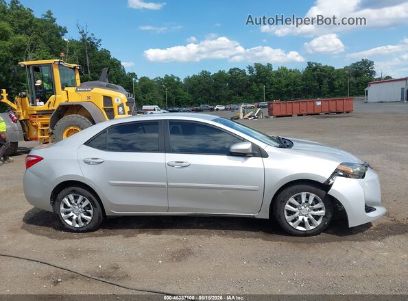 2T1BURHE9JC051151 2018 TOYOTA COROLLA Silver Вид задньої частини салону