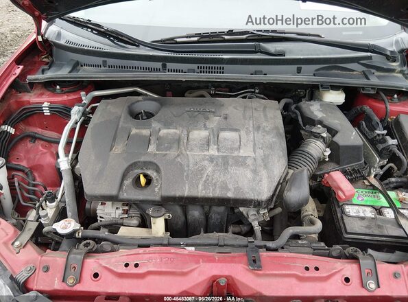2T1BURHE9JC052946 2018 TOYOTA COROLLA Red Вид ззаду