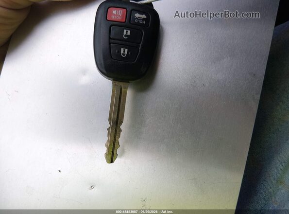 2T1BURHE9JC052946 2018 TOYOTA COROLLA Red Вид панелі приладів