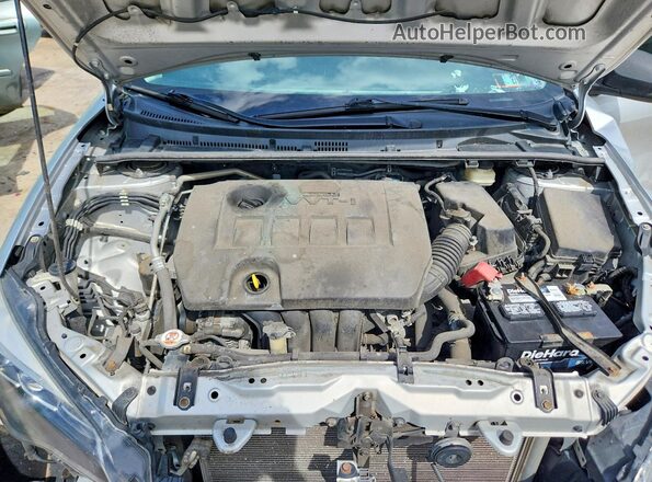 2T1BURHE9JC088958 2018 TOYOTA COROLLA Silver 